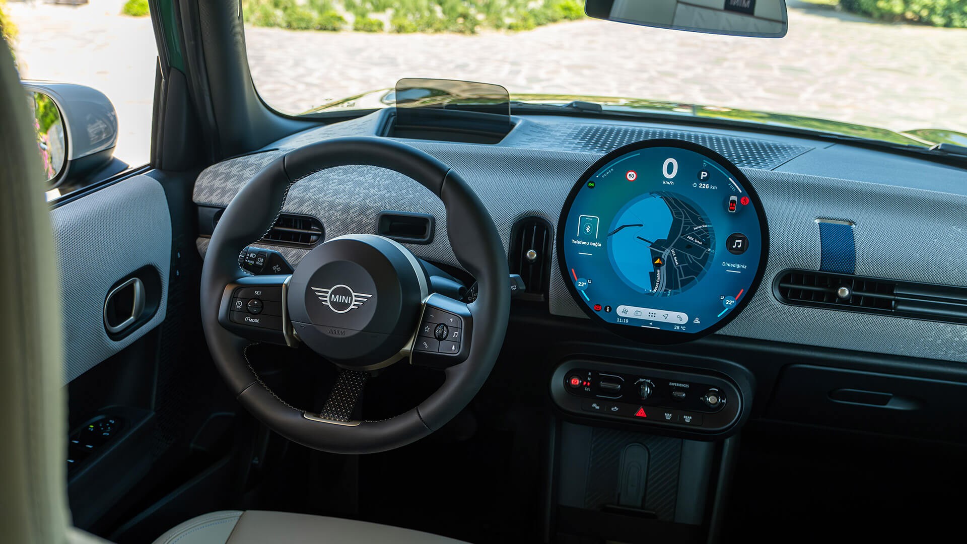 Yazın Ritmi MINI Cooper 5 Kapı ile Çeşme’de | MINI Türkiye